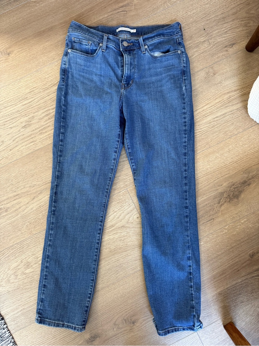 Levi’s Classic Straight Medium Wash Jeans Size 29